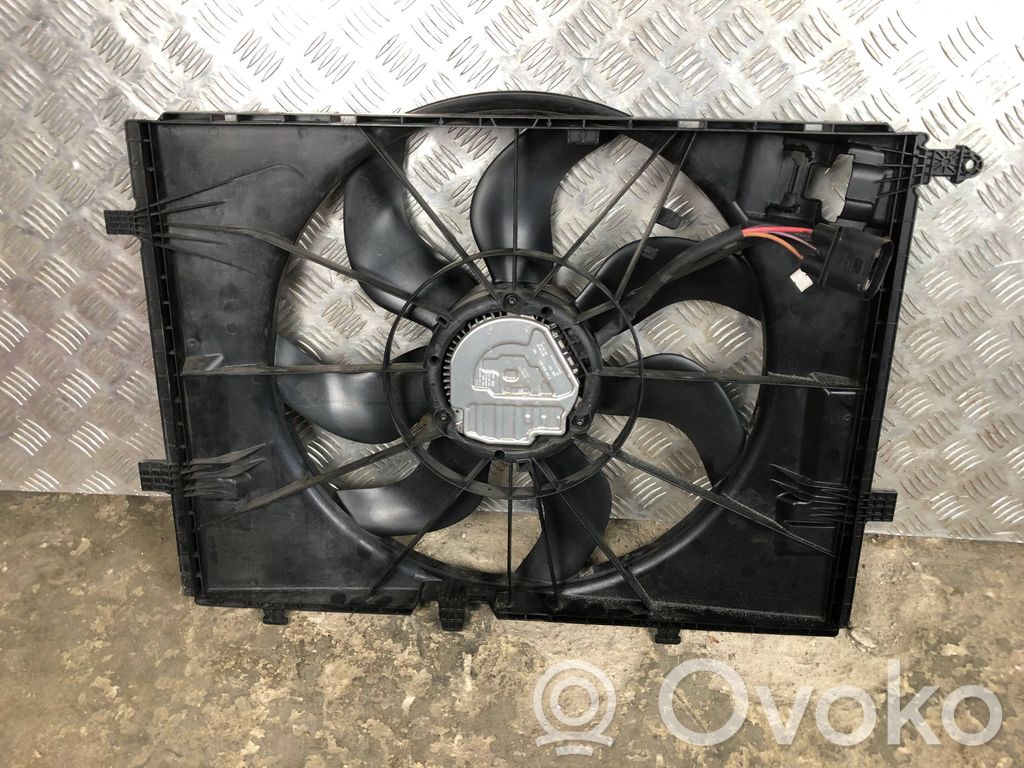 Mercedes-Benz C W205 Elektryczny wentylator chłodnicy 