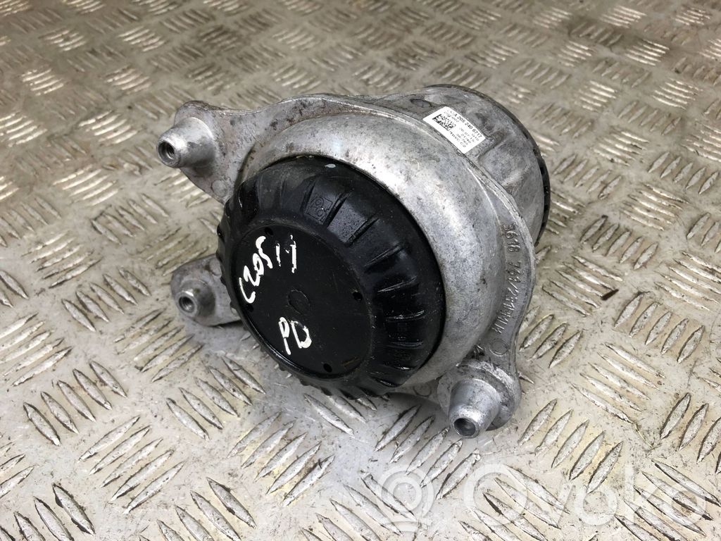 Mercedes-Benz C W205 Engine mount bracket 