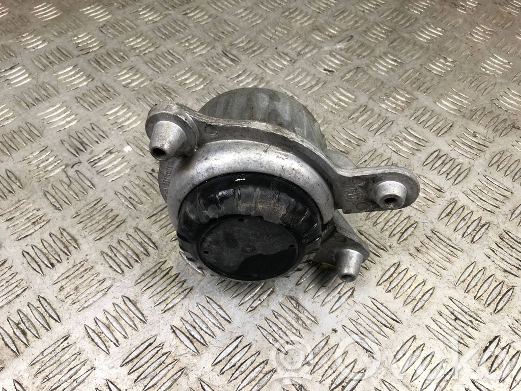 Mercedes-Benz C W205 Engine mount bracket 