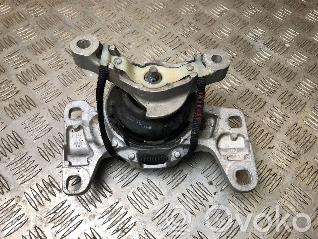 Volvo V40 Engine mount bracket 