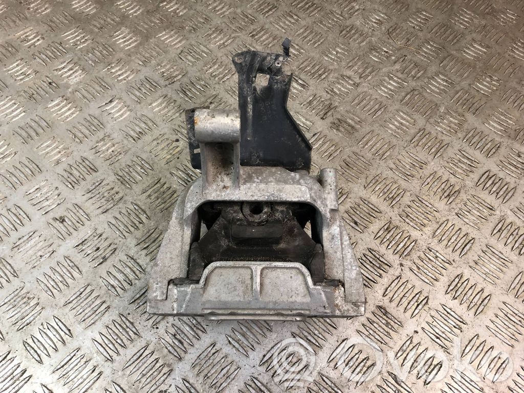 Audi Q3 8U Engine mount bracket 