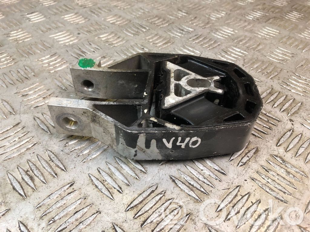Volvo V40 Engine mount bracket 