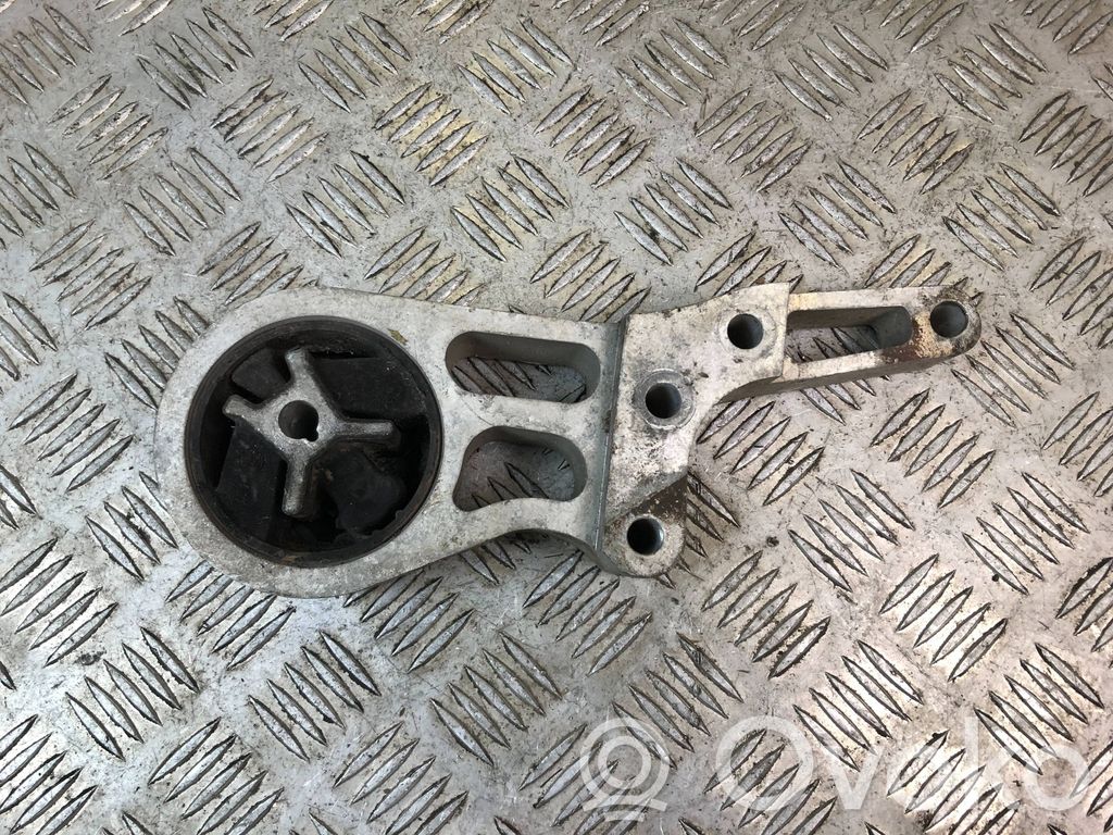 Engine mount bracket   P31325048