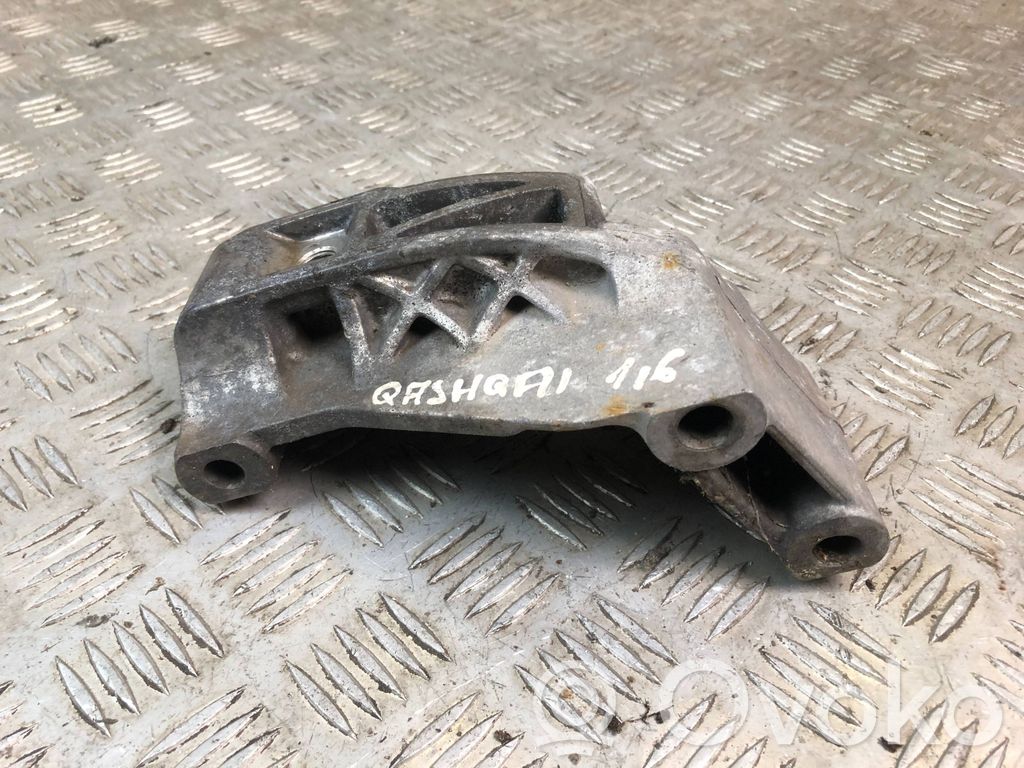 Nissan Qashqai Engine mounting bracket 