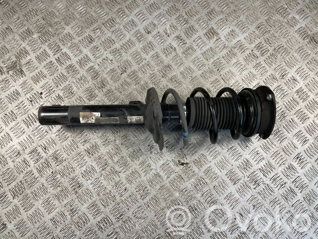 Volkswagen Golf VIII Amortyzator osi przedniej ze sprężyną 