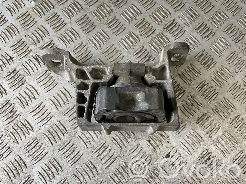 Volvo V40 Engine mount bracket 