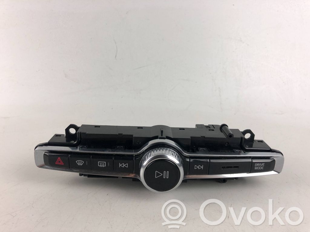 Volvo XC40 Head unit multimedia control 