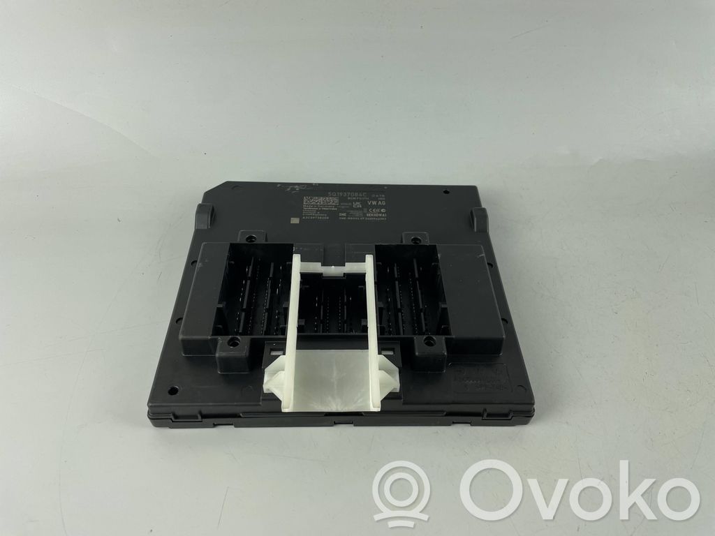 Audi Q3 F3 Komforto modulis 