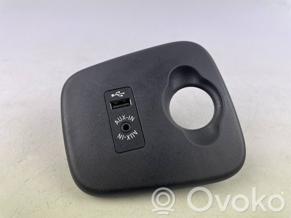 Mini One - Cooper F56 F55 USB socket connector 