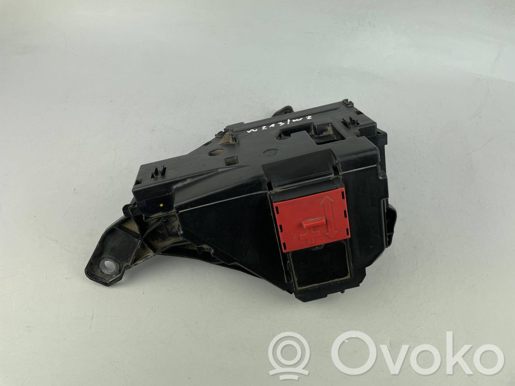 Mercedes-Benz E W213 Módulo de fusible 