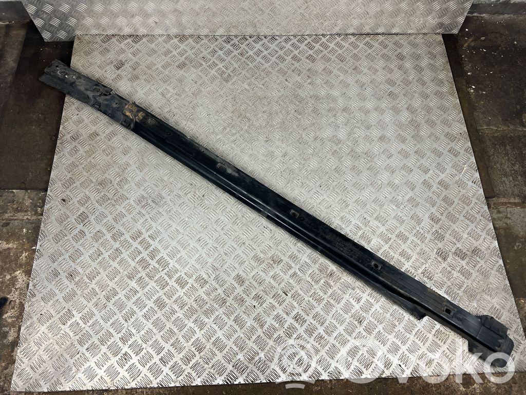 Protección inferior lateral   1EA825201A