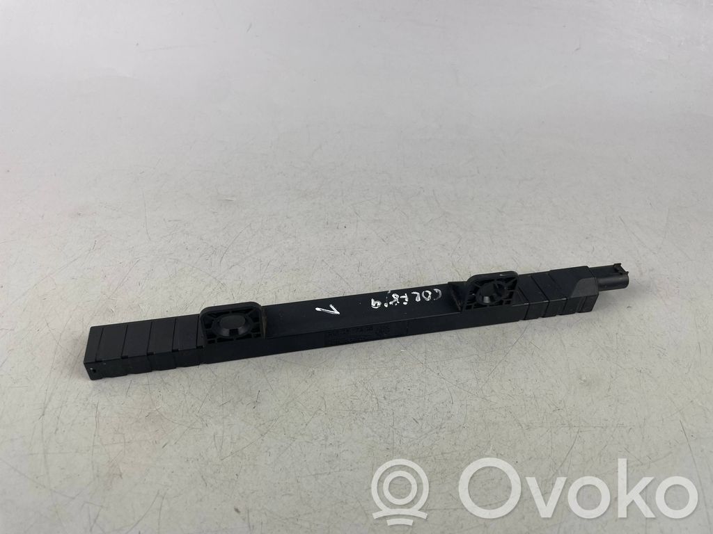 Volkswagen Golf VIII Avaimeton järjestelmäantenni 