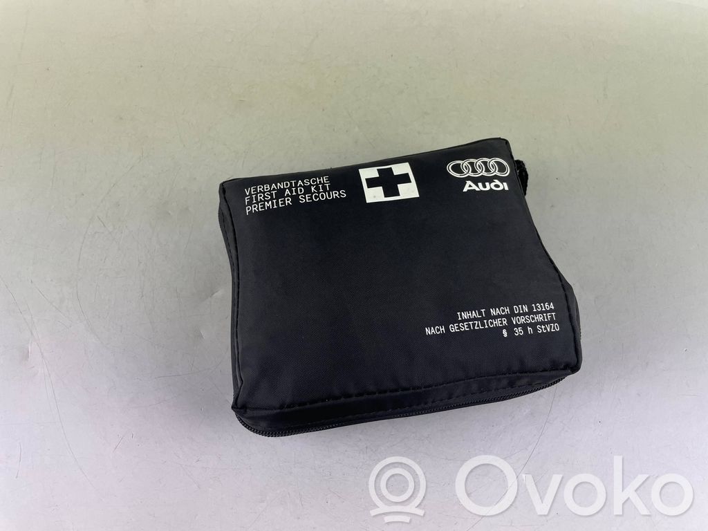 Audi e-tron Ensiapupakkaus 