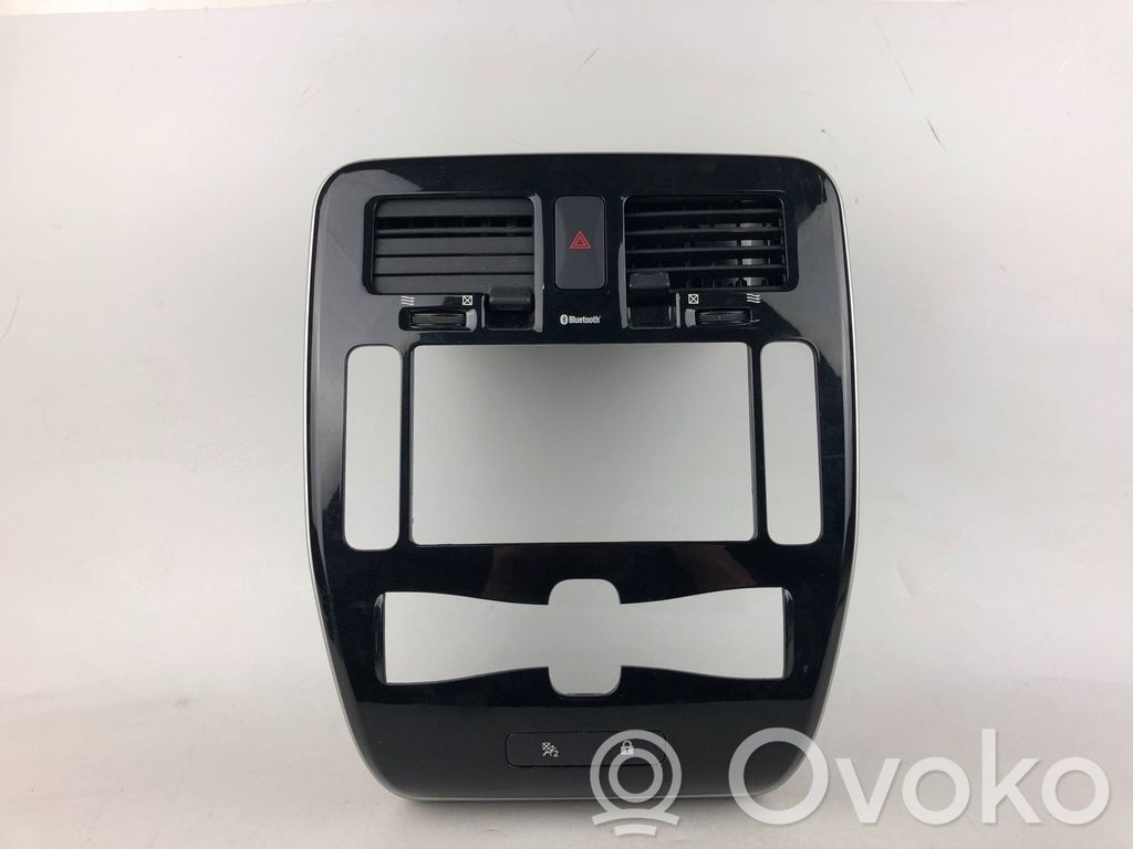 Nissan Leaf I (ZE0) Konsola środkowa / Radio / GPS 