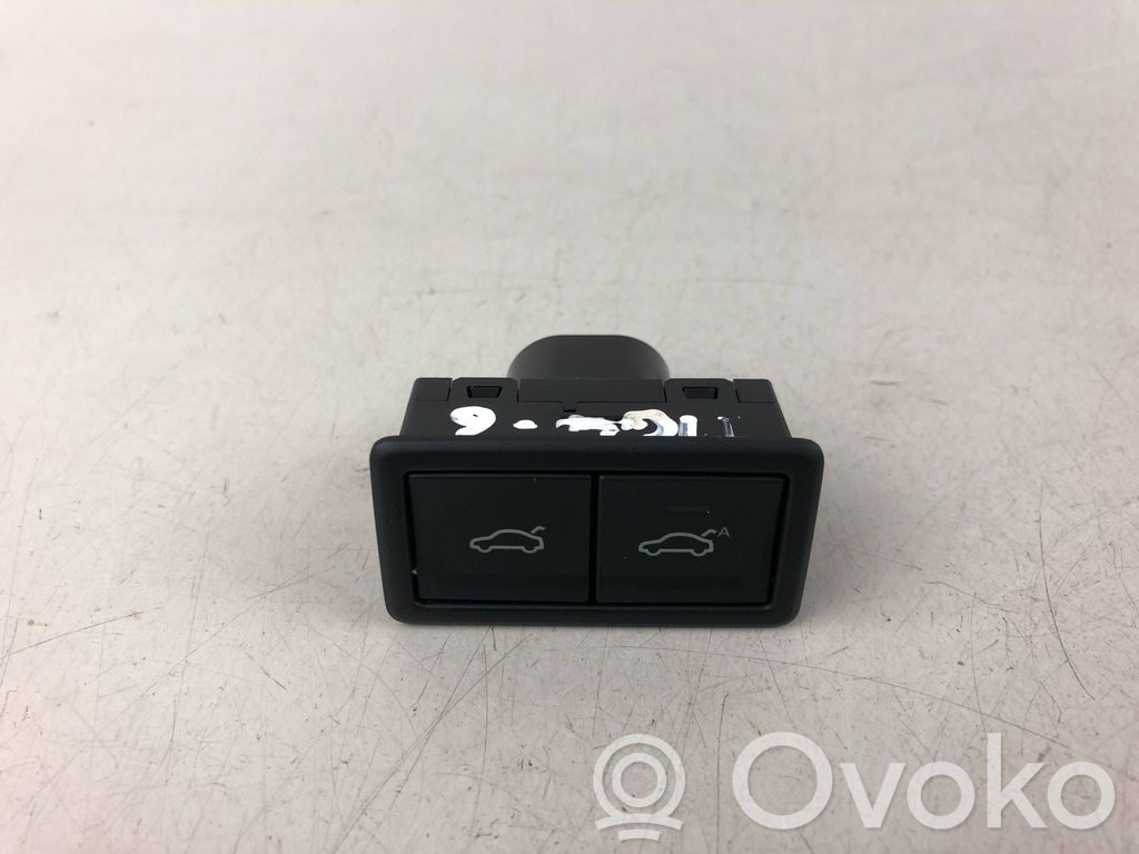 Volkswagen Tiguan Tailgate/boot open switch button 