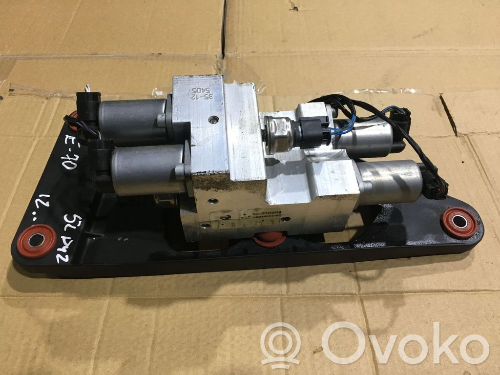 BMW X5 E70 Active stabilizer control/valve assembly 