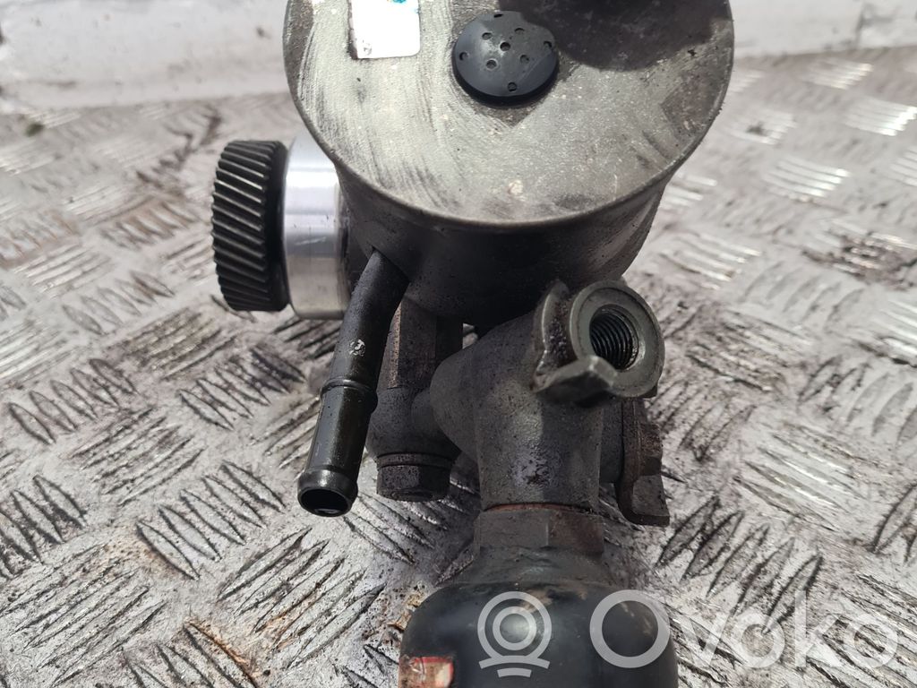 Mazda 626 Power steering pump 