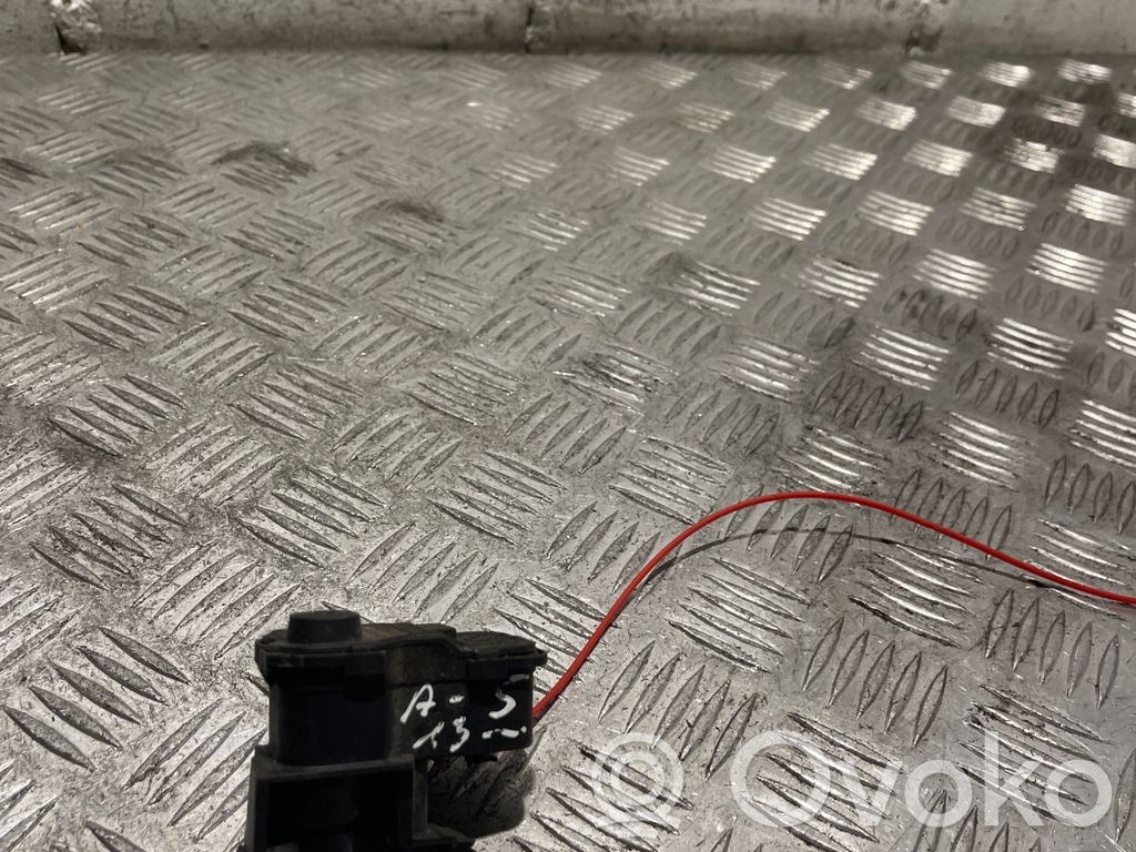 Degvielas tvertnes vāciņa bloķēšanas motorīts   8K0862153