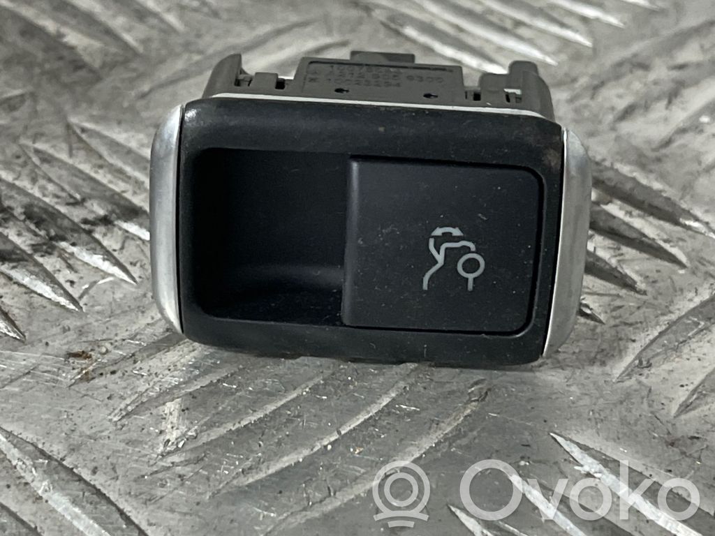 Mercedes-Benz E W212 Tailgate opening switch 