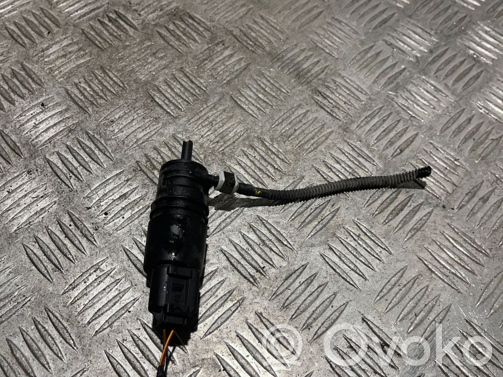 BMW 3 F30 F35 F31 Windscreen/windshield washer pump 