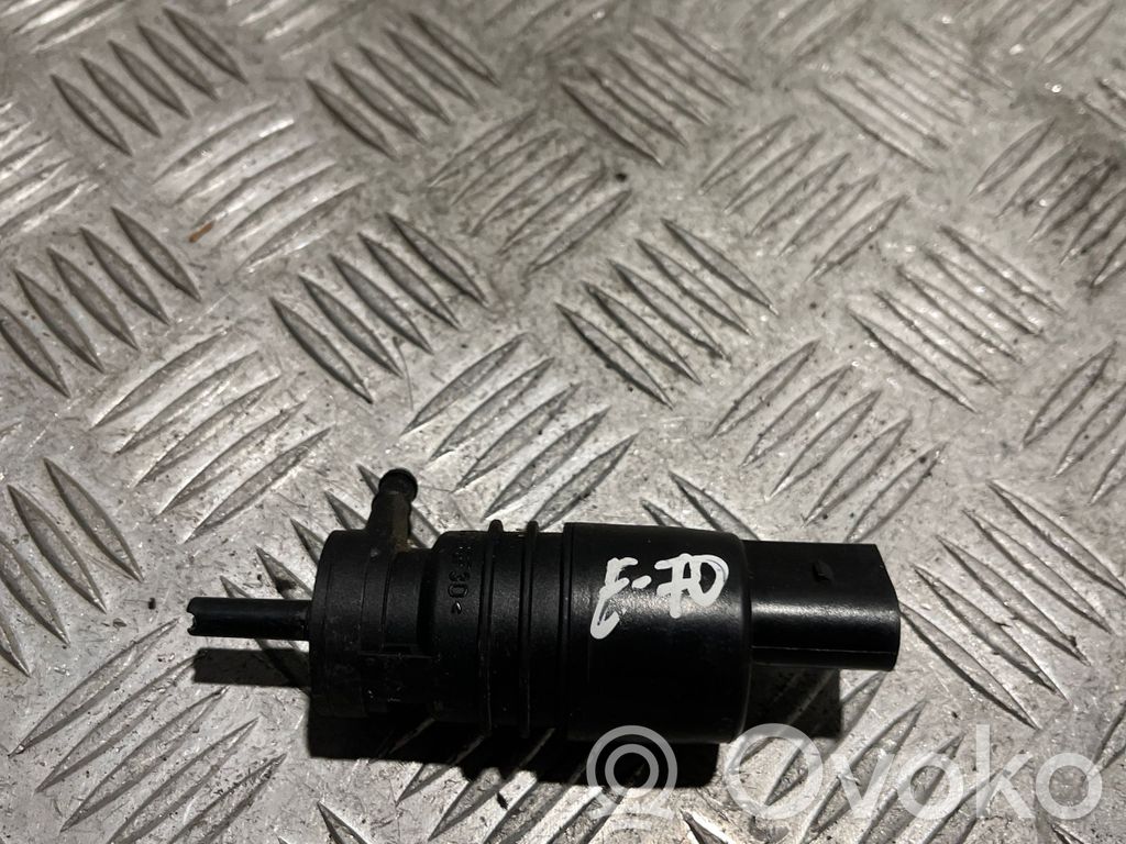 BMW X5 E70 Pompa spryskiwacza szyby przedniej / czołowej 
