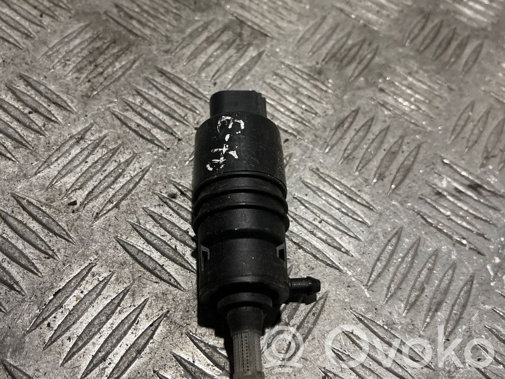 Windscreen/windshield washer pump   6934160,2730588,67120154873,67126934159,67126934160,67127298309,67127302588,67127302589,6934159,7298309,7302589,A0008605826,A2218690121