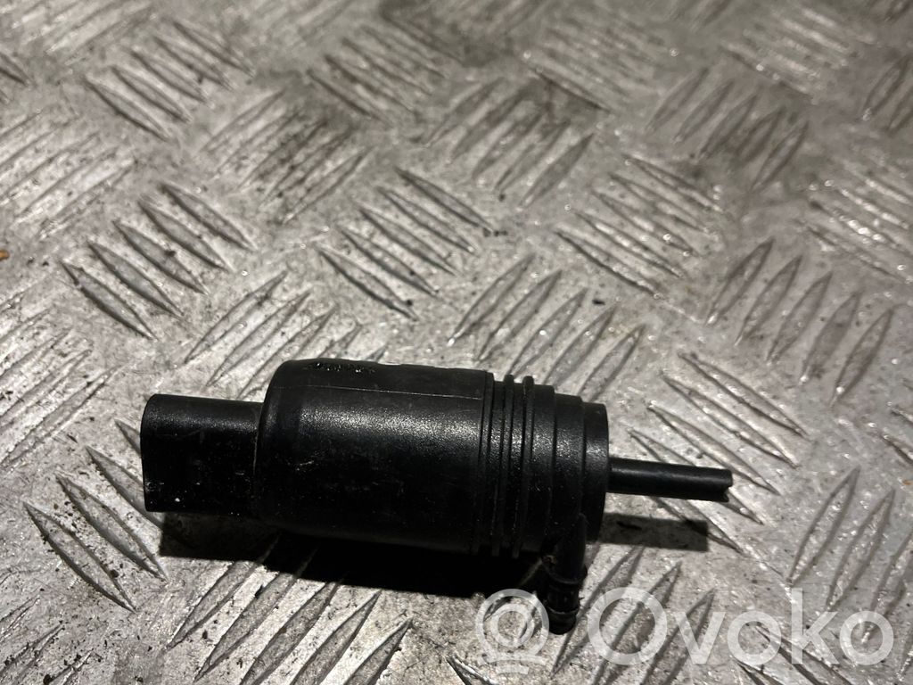 BMW 3 E90 E91 Windscreen/windshield washer pump 