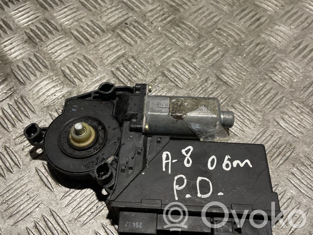 Audi A8 S8 D3 4E Priekšpusē loga pacēlāja motoriņš 