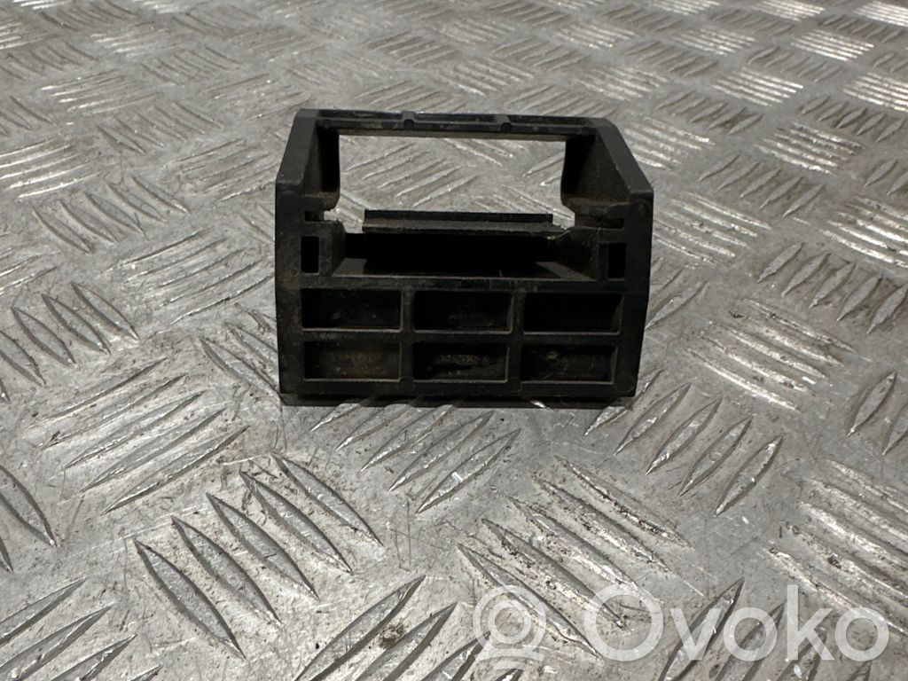 Radiator mount bracket   753353704