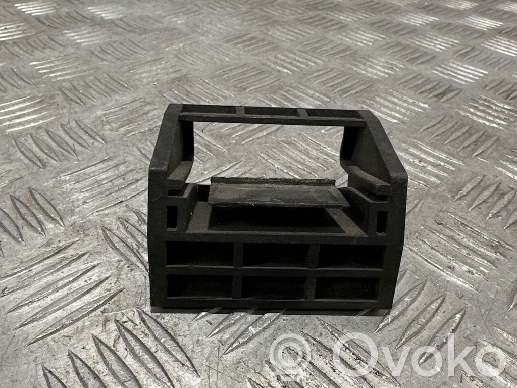 BMW X5 E70 Radiator mount bracket 