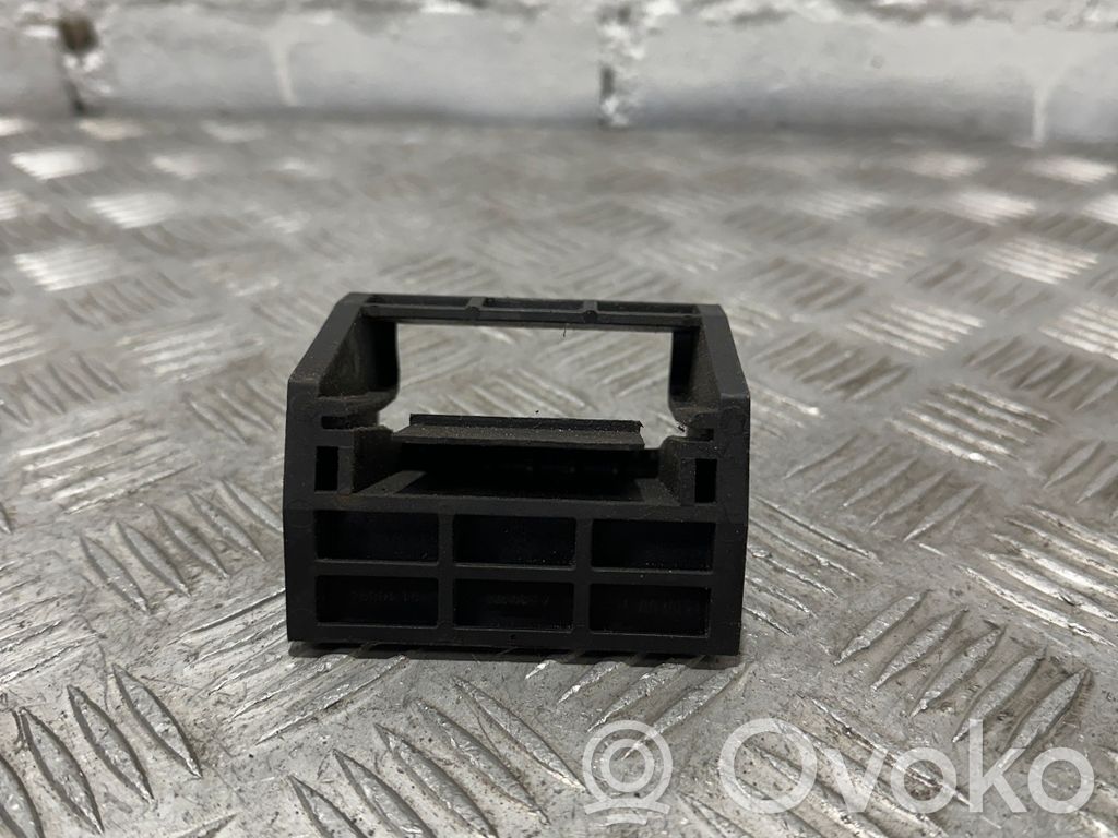 BMW X5 E70 Radiator mount bracket 