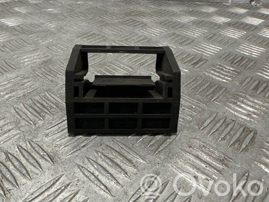 BMW X5 E70 Radiator mount bracket 