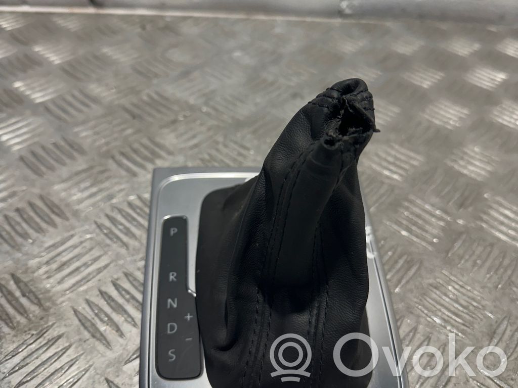 Volkswagen PASSAT CC Perilla/embellecedor de cuero de la palanca de cambios 