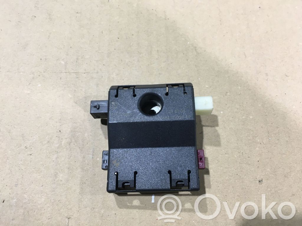 BMW 3 E90 E91 Antenos stiprintuvas 