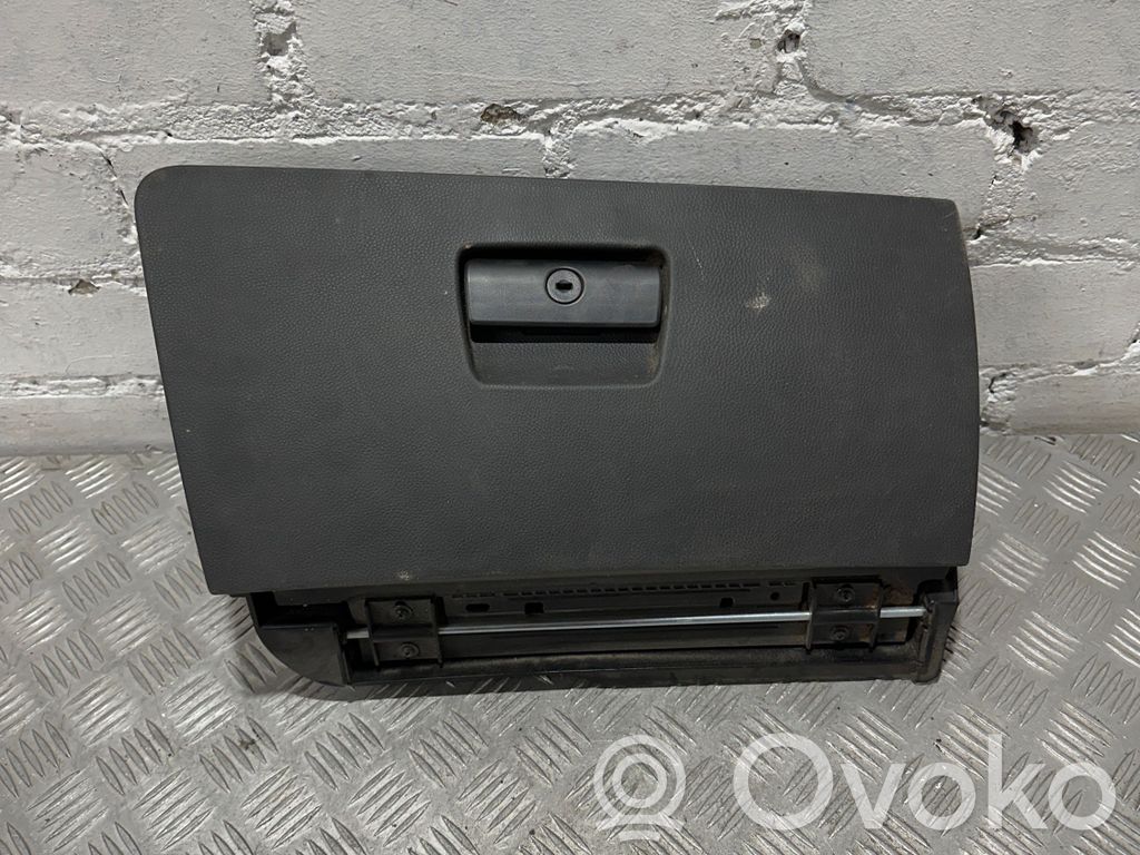 BMW 3 E90 E91 Daiktadėžės (bordačioko) komplektas 
