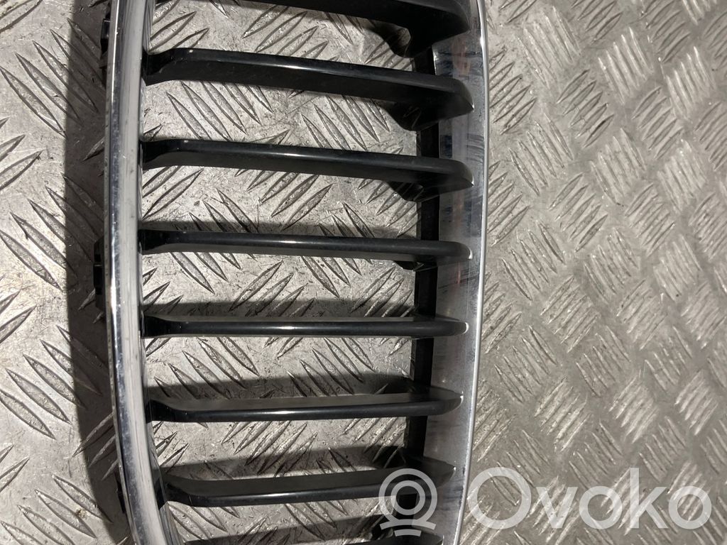 BMW 1 F20 F21 Grotelės viršutinės 