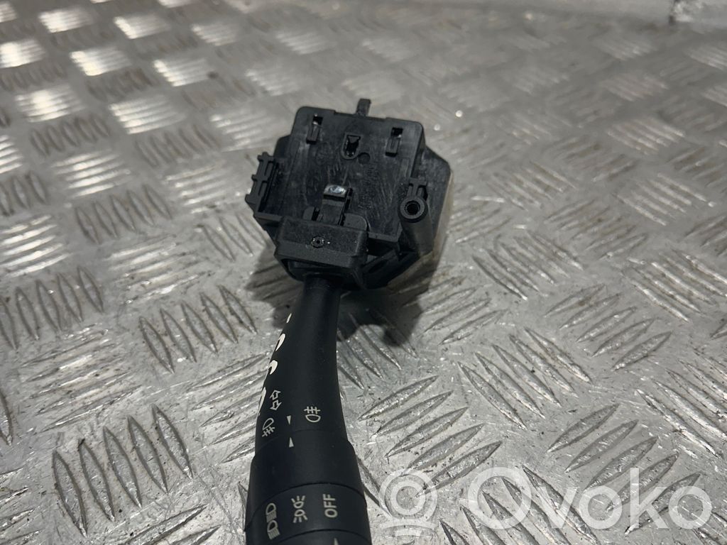 KIA Ceed Pagrieziena signālu / lukturu sviria 