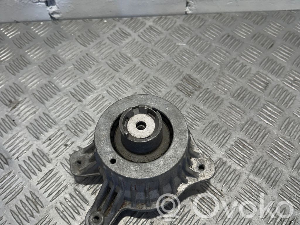 Mercedes-Benz C W205 Engine mount bracket 