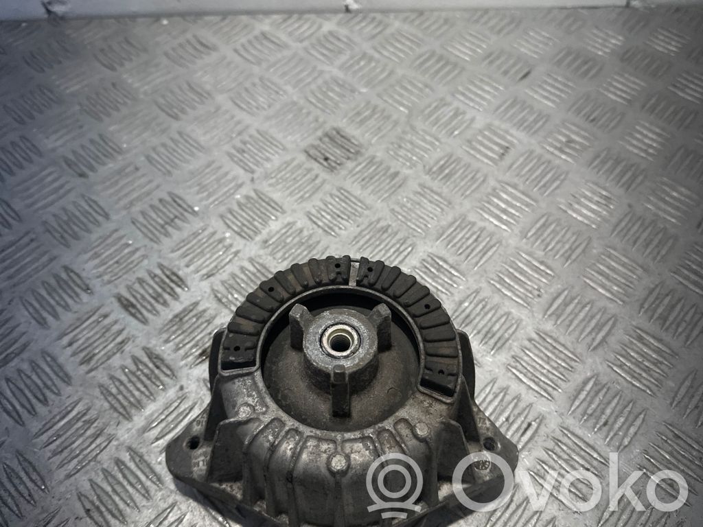 Mercedes-Benz C W204 Engine mount bracket 