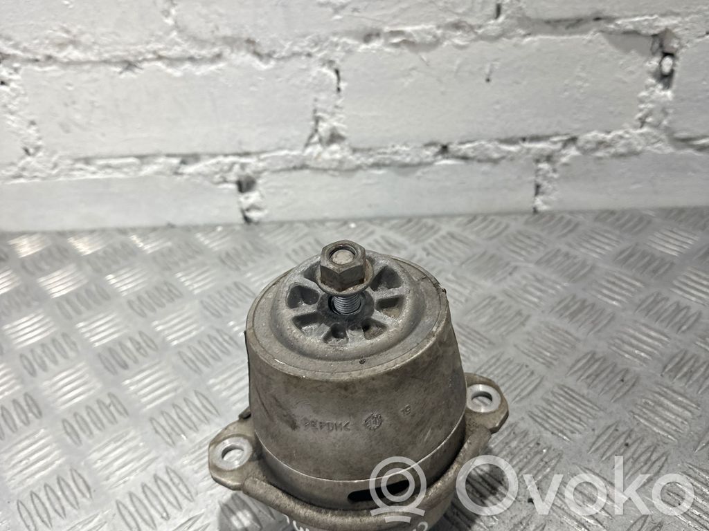 Porsche Cayenne (92A) Engine mount bracket 