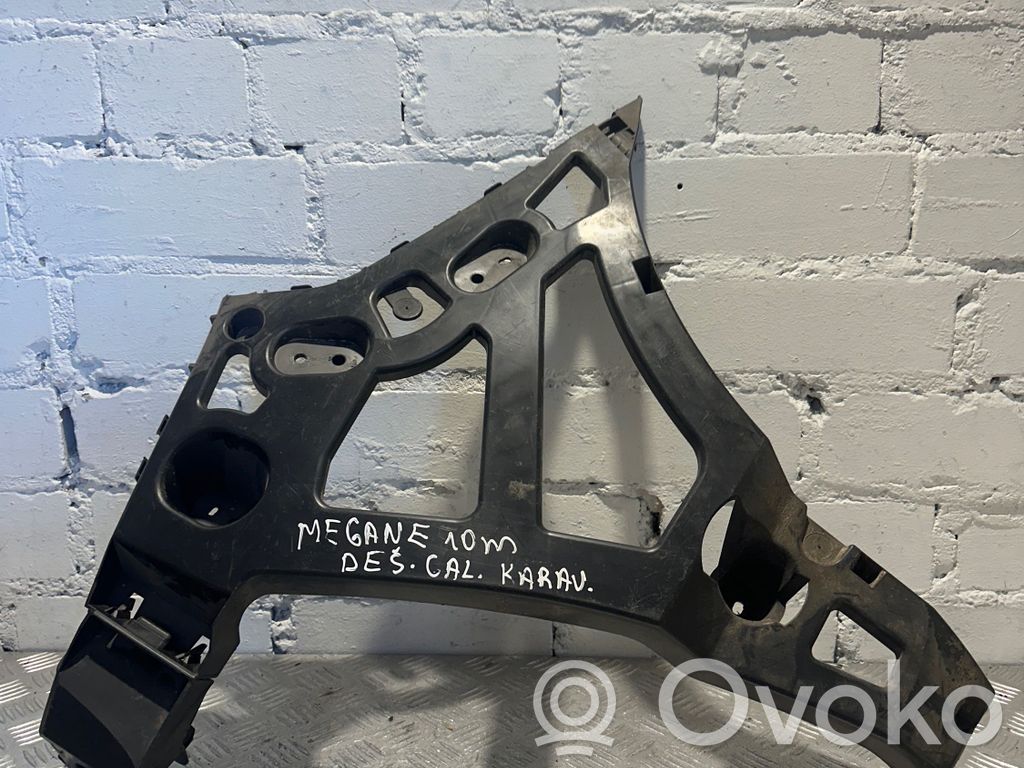 Renault Megane III Soporte de montaje del parachoques trasero 