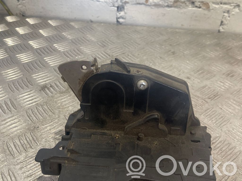 BMW 7 E65 E66 Priekšpusē slēdzene 