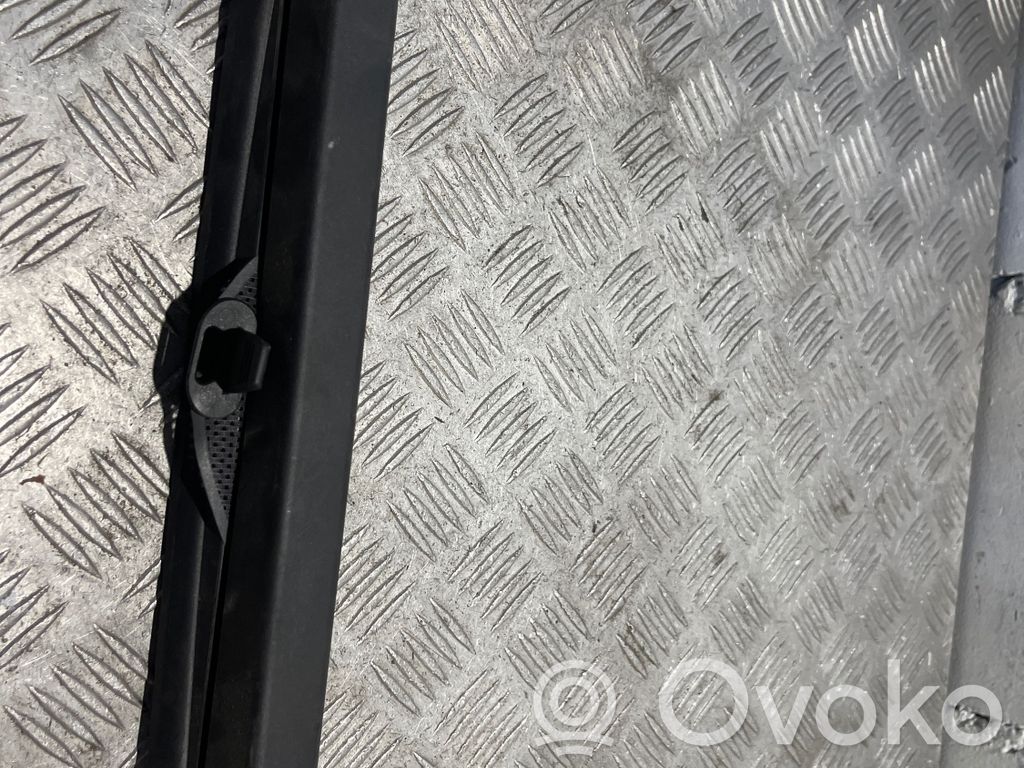 BMW 5 E60 E61 Galinė lango užuolaidėlė 