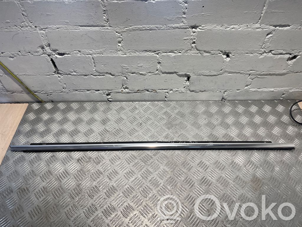 Audi A6 S6 C6 4F Listón embellecedor de la ventana de la puerta delantera 