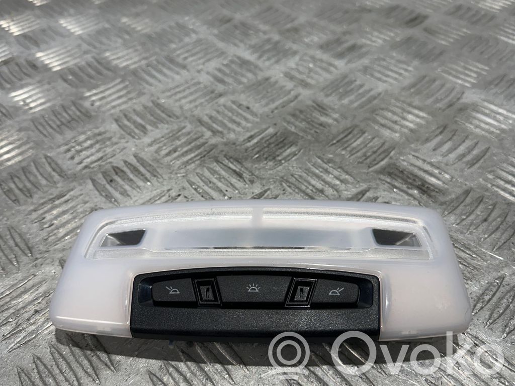 BMW 3 F30 F35 F31 Lampka podsufitki tylna 