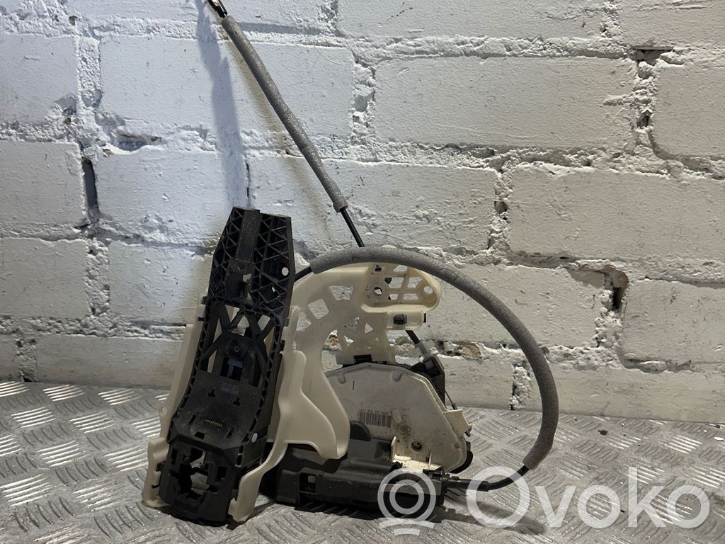 Volkswagen Tiguan Front door lock 