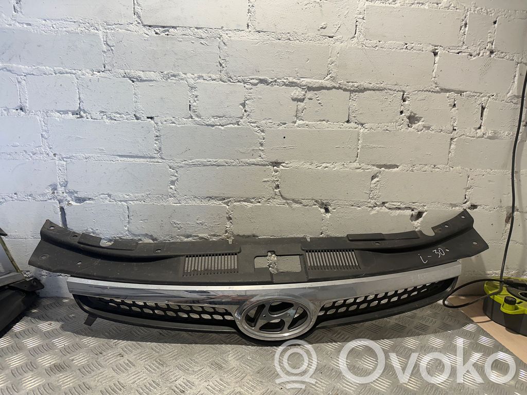 Hyundai i30 Front bumper upper radiator grill 
