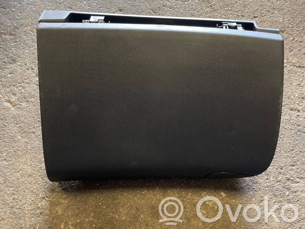 KIA Ceed Glove box frame 