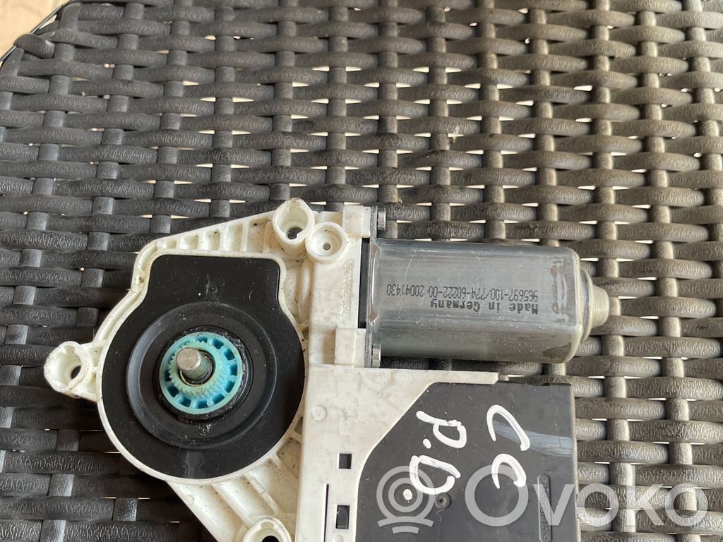 Volkswagen PASSAT CC Silnik regulatora szyby drzwi przednich 