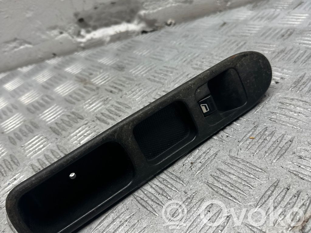 Peugeot 307 Electric window control switch 